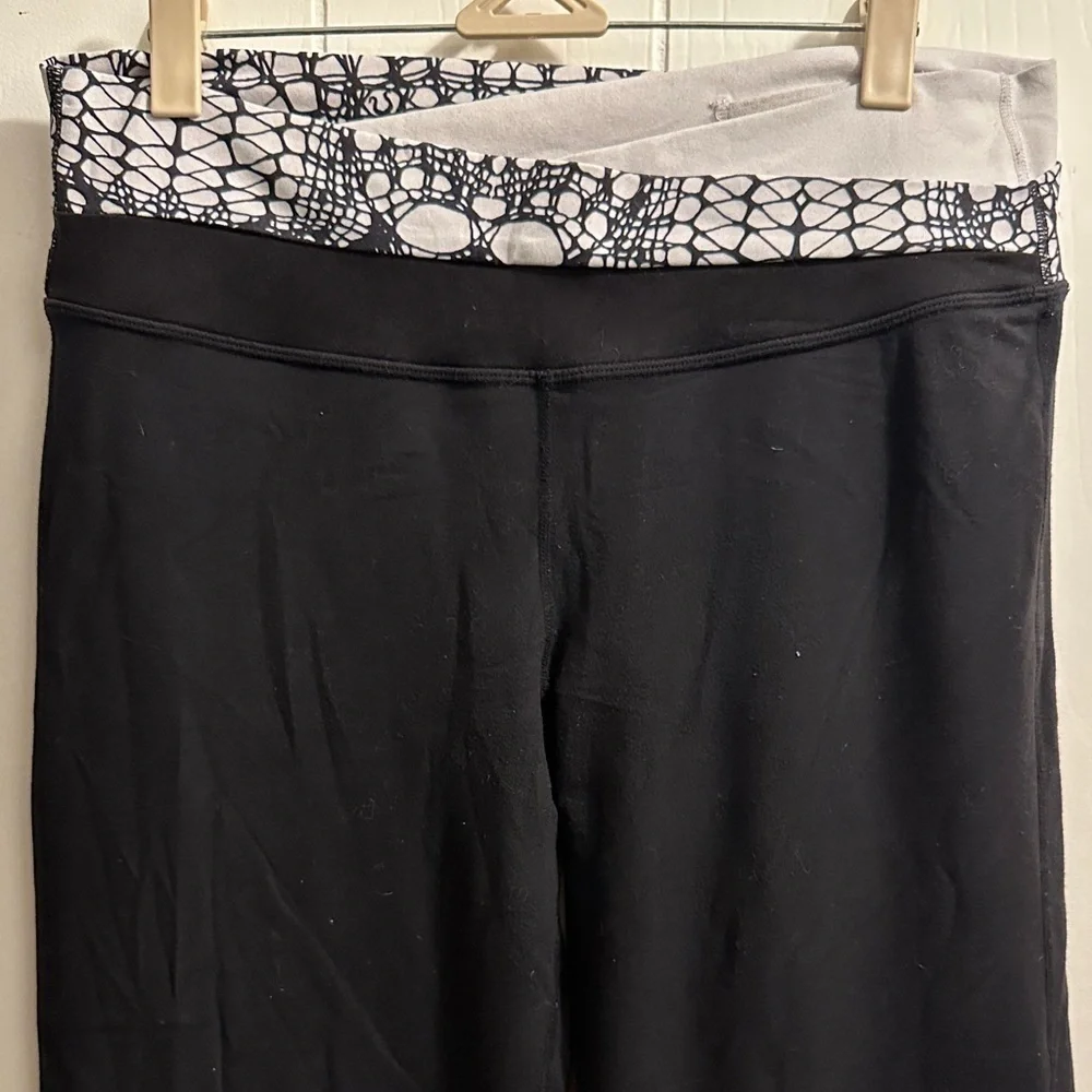 lululemon athletica Black Straight Leg yoga athleisure leggings